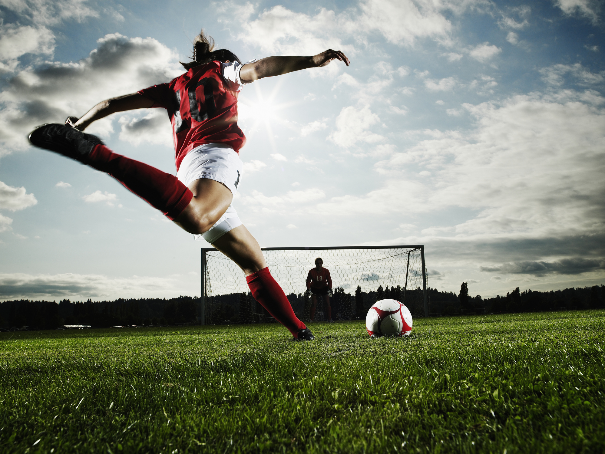 Review assesses ergogenic effects of supplements in elite soccer